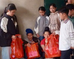 RỘN RÀNG HOẠT ĐỘNG LAO ĐỘNG TÔN TẠO CẢNH QUAN TRƯỜNG LỚP CHÀO ĐÓN MÙA XUÂN MỚI